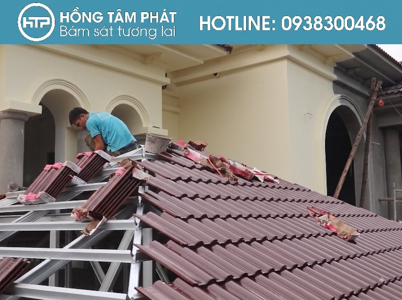 Lựa chọn dòng ngói cao cấp để Thi Công Mái Ngói Biệt Thự luôn rạng rỡ.