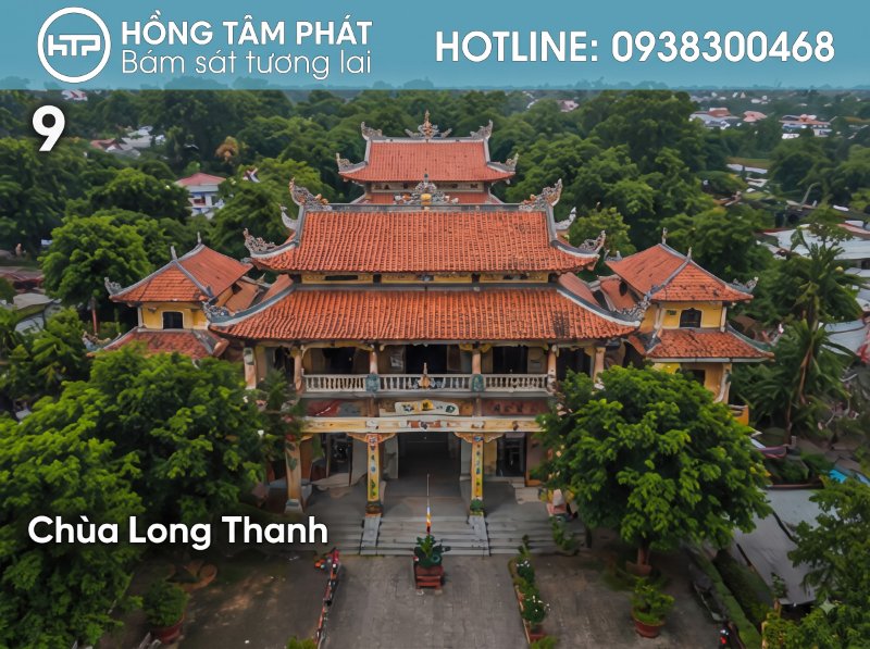 Tẩy sạch rêu mốc khi Sơn Phục Hồi Mái Ngói Tại Vĩnh Long trọn gói.
