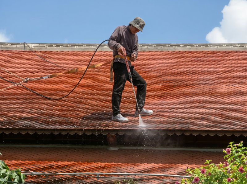 Hotline 0938300468 nhận sơn Mái Ngói Nhà Thờ Tại Củ Chi giá tốt.
