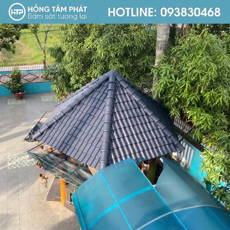 Mái Ngói Biệt Thự Tại Đức Hòa đẹp rạng rỡ sau khi được sơn phủ mới.