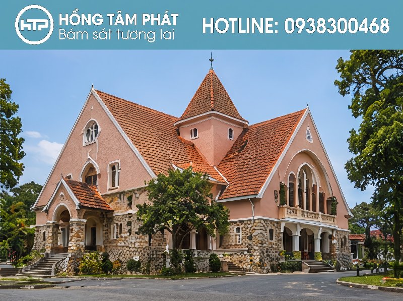 Hình ảnh thực tế Sơn Phục Hồi Mái Ngói Tại Đà Lạt cho gia chủ.