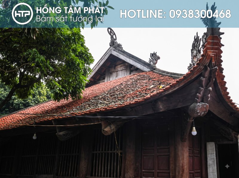 Tẩy sạch rêu mốc khi Sơn Phục Hồi Mái Ngói Tại Vũng Tàu trọn gói.