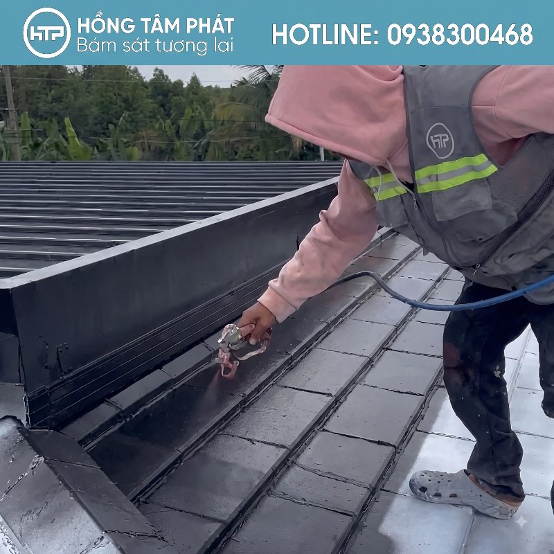 Quy tr&igrave;nh phun sơn bảo vệ Chống N&oacute;ng & Chống Thấm M&aacute;i Ng&oacute;i b&agrave;i bản.