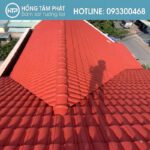 Thi công Vệ Sinh Và Sơn Mái Ngói Biệt Thự Dĩ An giúp mái nhà như mới.
