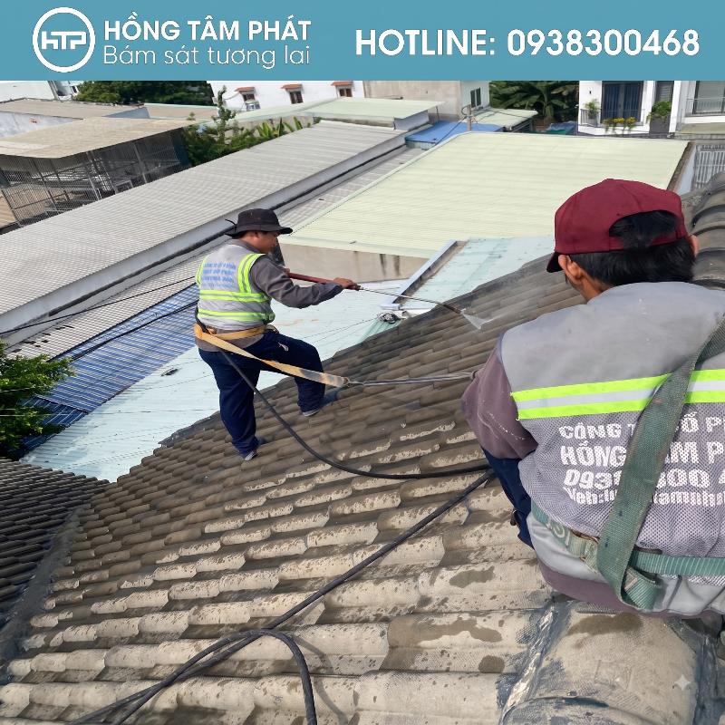 Hồng Tâm Phát triển khai Vệ Sinh Và Sơn Phục Hồi Mái Ngói Thủ Đức.