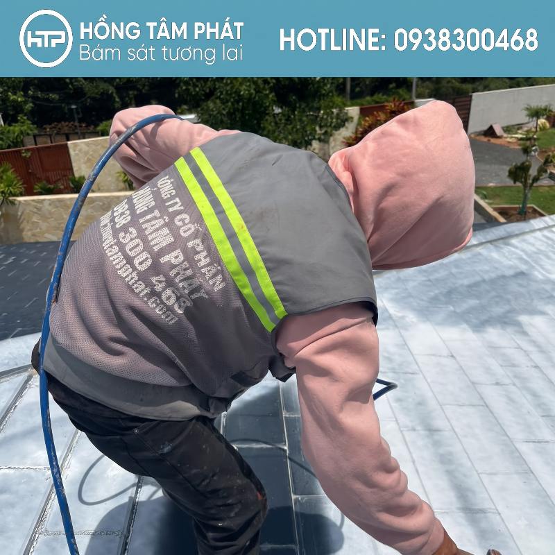 Hồng Tâm Phát thi công Chống Nóng & Chống Thấm Mái Ngói trọn gói.