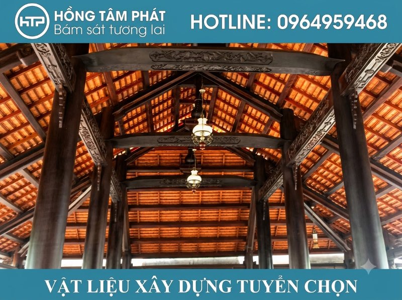 Kỹ thuật chạm trổ và lắp dựng mái ngói khung kèo gỗ đòi hỏi tay nghề thợ bậc cao.