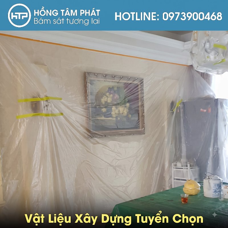 Thợ cơ khí dùng Màng nilon che chắn bụi ngăn mạt sắt bay vào vật dụng xung quanh.
