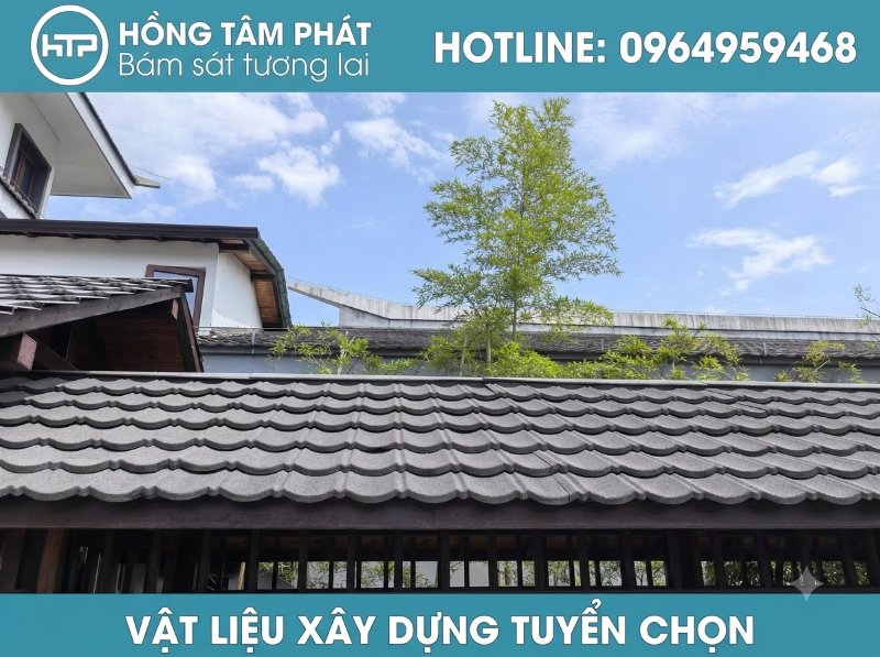 Ưu điểm vượt trội của mái ngói hiện đại là trọng lượng nhẹ, thoát nước tốt.