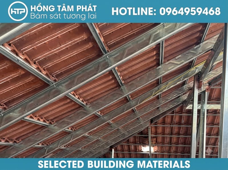 Thợ cơ khí mái ngói khung kèo sắt hộp tay nghề lâu năm, thi công nhanh chóng.